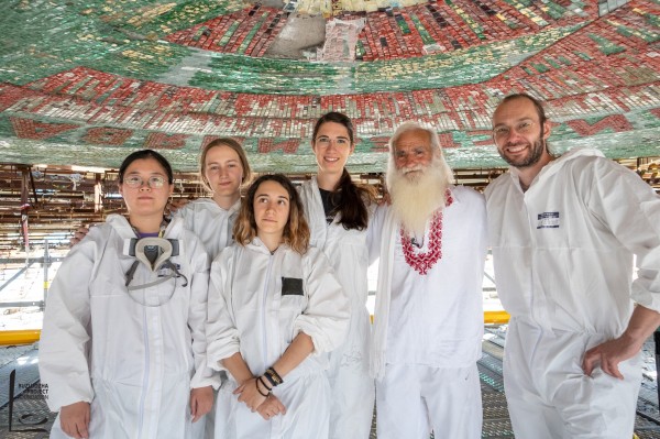 След 42 години, създателят на куполната мозайка в Бузлуджа отново се докосна до произведението си