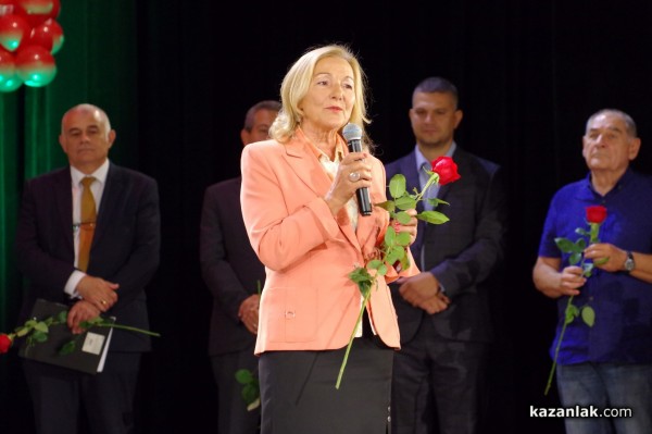 Нинова в Казанлък: БСП е гарант за стабилна икономика, социална защита и ненамеса във войната