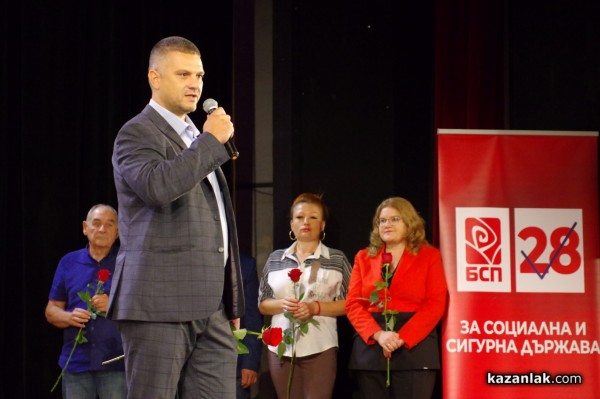 Нинова в Казанлък: БСП е гарант за стабилна икономика, социална защита и ненамеса във войната