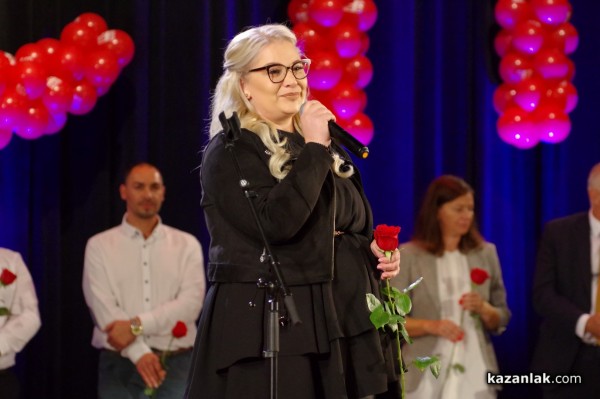 Нинова в Казанлък: БСП е гарант за стабилна икономика, социална защита и ненамеса във войната