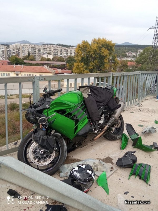 Моторист е в болница след катастрофа на околовръстното