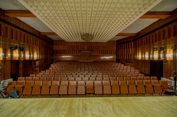 Ще ремонтират залата на театър „Любомир Кабакчиев“ / Новини от Казанлък