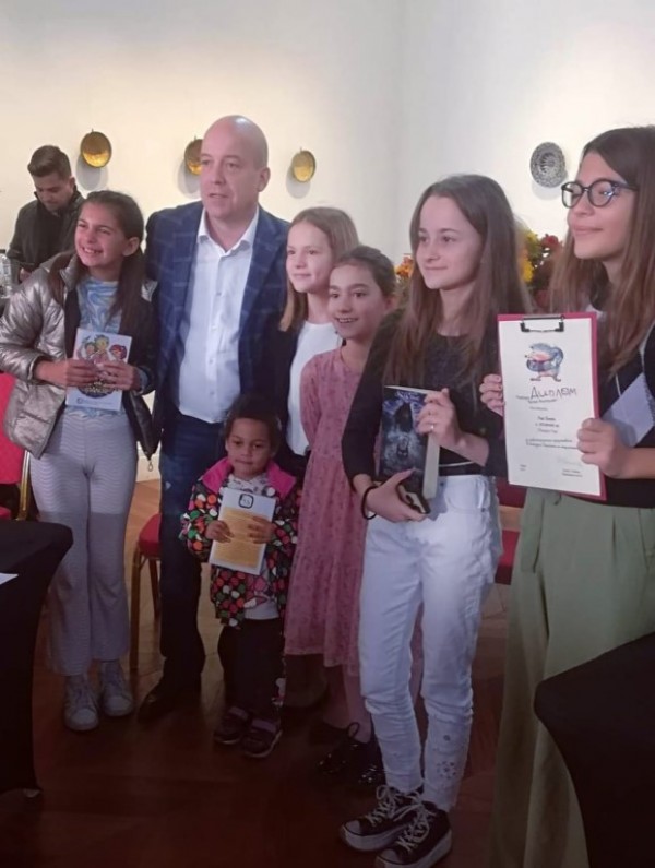 Версавия Янкова с награда от “Бодлите на таралежите“