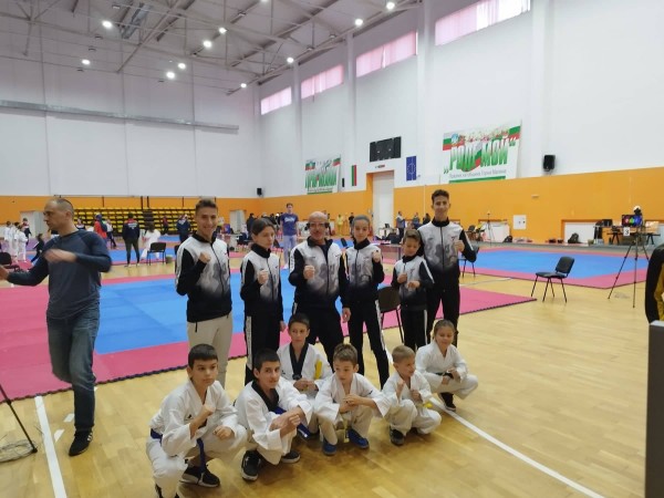 Таекуондистите на “Кентавър“ с 11 медала от турнир в Горна Малина