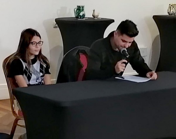 Версавия Янкова с награда от “Бодлите на таралежите“