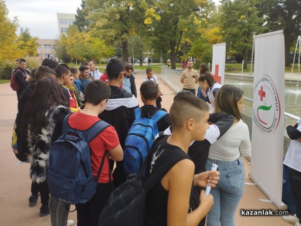 Близо 500 ученици посетиха откритите демонстрации на Полицията, Пожарната и БЧК