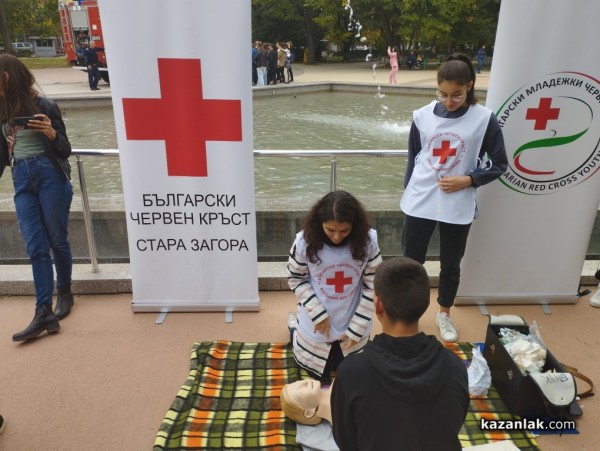 Близо 500 ученици посетиха откритите демонстрации на Полицията, Пожарната и БЧК