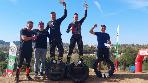 С 5 медала се завърнаха казанлъшките ендуристи от “Хард Ендуро Кирково“