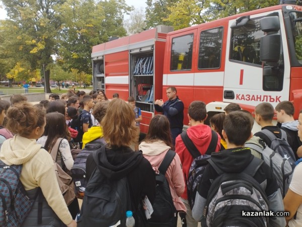 Близо 500 ученици посетиха откритите демонстрации на Полицията, Пожарната и БЧК