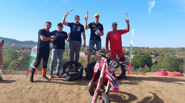 С 5 медала се завърнаха казанлъшките ендуристи от “Хард Ендуро Кирково“