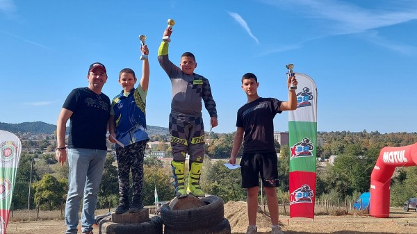 С 5 медала се завърнаха казанлъшките ендуристи от “Хард Ендуро Кирково“