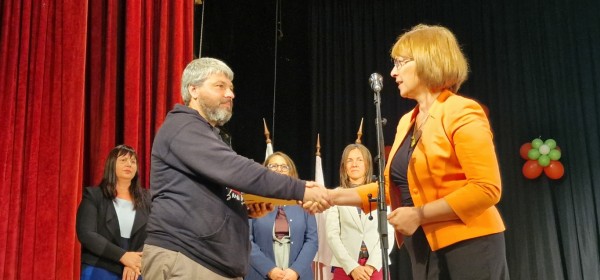 Кметът на Казанлък към общинските служители: Работете с усмивка!