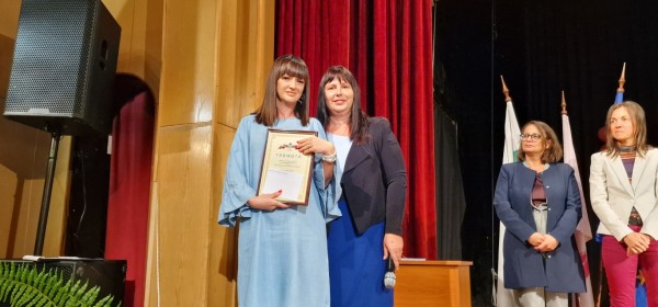 Кметът на Казанлък към общинските служители: Работете с усмивка!