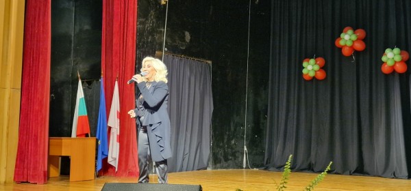 Кметът на Казанлък към общинските служители: Работете с усмивка!