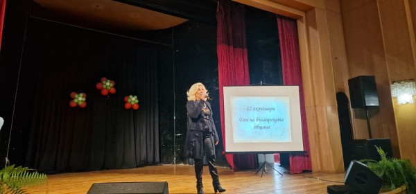 Кметът на Казанлък към общинските служители: Работете с усмивка!