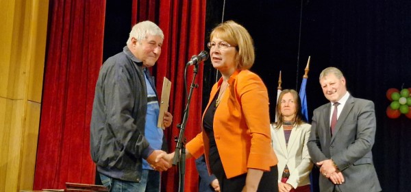 Кметът на Казанлък към общинските служители: Работете с усмивка!