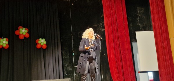 Кметът на Казанлък към общинските служители: Работете с усмивка!