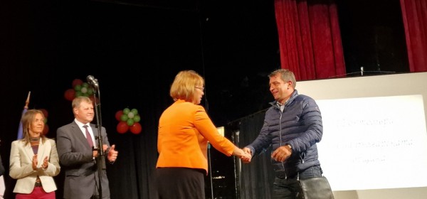 Кметът на Казанлък към общинските служители: Работете с усмивка!