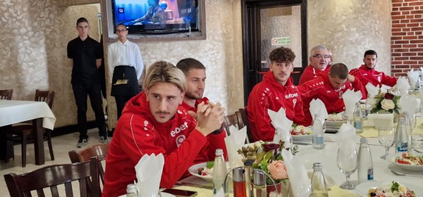 Галина Стоянова и Владимир Спасов поздравиха футболните отбори на Розите и “М+С Хидравлик“ за успешната 2022 г.