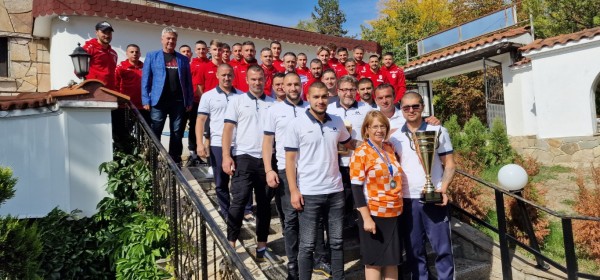 Галина Стоянова и Владимир Спасов поздравиха футболните отбори на Розите и “М+С Хидравлик“ за успешната 2022 г.
