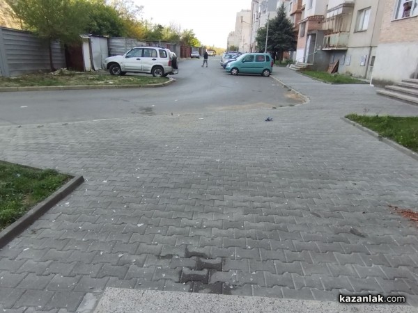 Мъж се барикадира в 41-ви блок. Предполага се, че е запалил заведение в Източното / ОБНОВЕНА