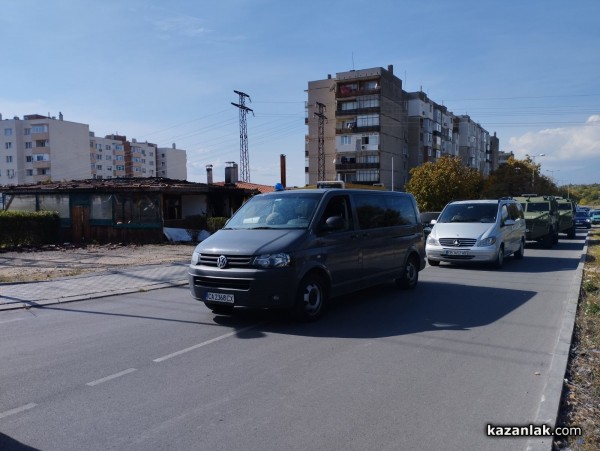 Мъж се барикадира в 41-ви блок. Предполага се, че е запалил заведение в Източното / ОБНОВЕНА