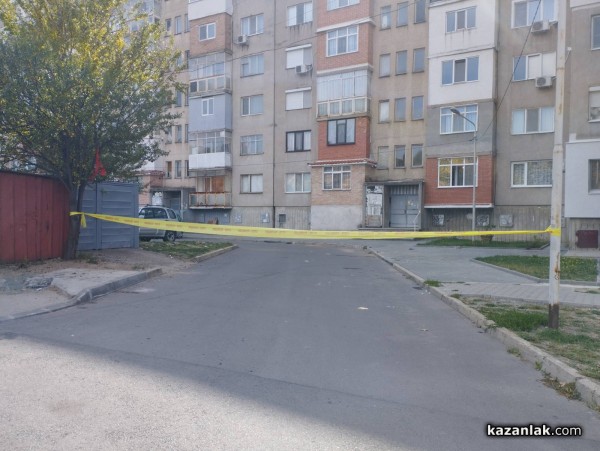 Мъж се барикадира в 41-ви блок. Предполага се, че е запалил заведение в Източното / ОБНОВЕНА