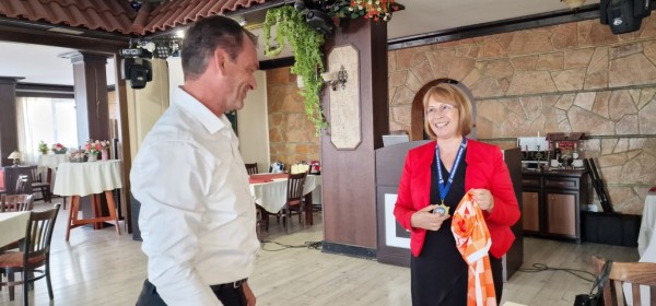 Галина Стоянова и Владимир Спасов поздравиха футболните отбори на Розите и “М+С Хидравлик“ за успешната 2022 г.