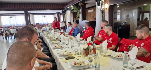 Галина Стоянова и Владимир Спасов поздравиха футболните отбори на Розите и “М+С Хидравлик“ за успешната 2022 г.