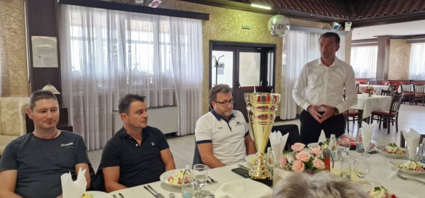 Галина Стоянова и Владимир Спасов поздравиха футболните отбори на Розите и “М+С Хидравлик“ за успешната 2022 г.