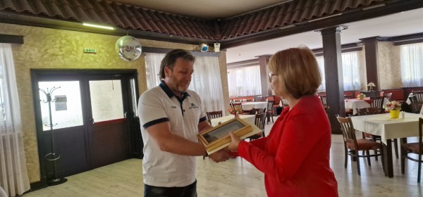 Галина Стоянова и Владимир Спасов поздравиха футболните отбори на Розите и “М+С Хидравлик“ за успешната 2022 г.