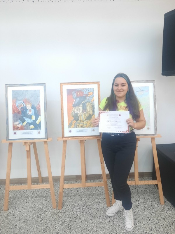 Вътрешният министър връчи отличия на двама казанлъшки художници