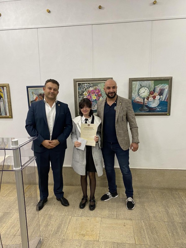 Близо 8 000 лв. раздаде фондация “Георги Пейчинов“ на талантливите деца на Казанлък