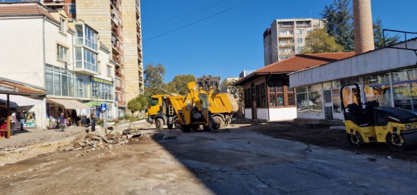 Част от ул.“Отец Паисий Хилендарски“ остава затворена още два дни заради ремонта