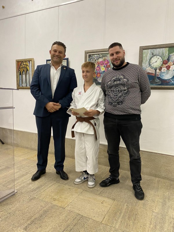 Близо 8 000 лв. раздаде фондация “Георги Пейчинов“ на талантливите деца на Казанлък