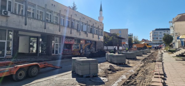 Част от ул.“Отец Паисий Хилендарски“ остава затворена още два дни заради ремонта