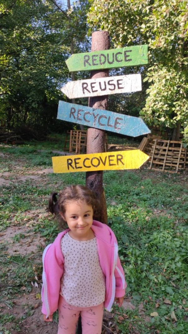 Младежите от “Взаимопомощ“ реализираха еко проект за изработка на компостери