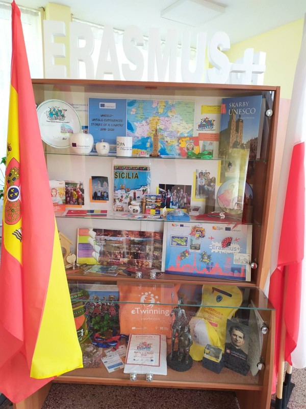 Хаджиеновци бяха домакини на среща за споделен опит по програмите Еразъм