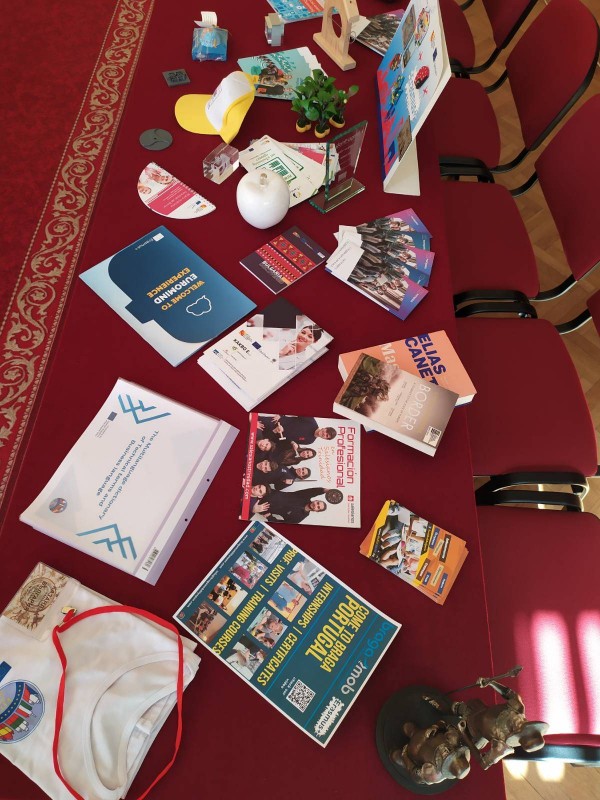 Хаджиеновци бяха домакини на среща за споделен опит по програмите Еразъм