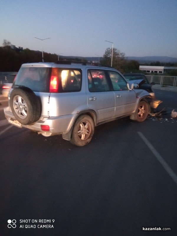 Отнето предимство доведе до челен сблъсък вчера, на надлеза