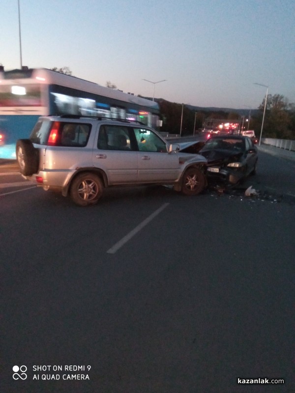 Отнето предимство доведе до челен сблъсък вчера, на надлеза