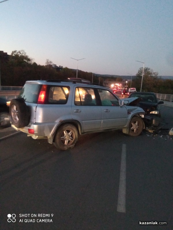 Отнето предимство доведе до челен сблъсък вчера, на надлеза
