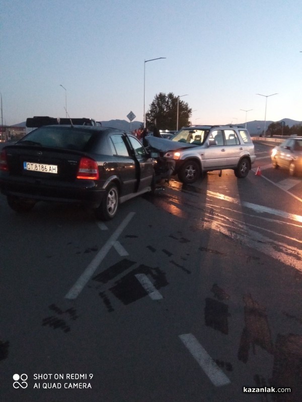 Отнето предимство доведе до челен сблъсък вчера, на надлеза