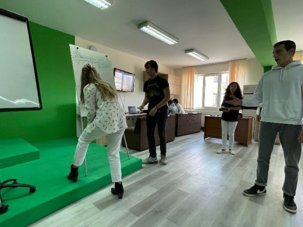 Програмистите на ПМГ представиха наученото в Италия в открит урок