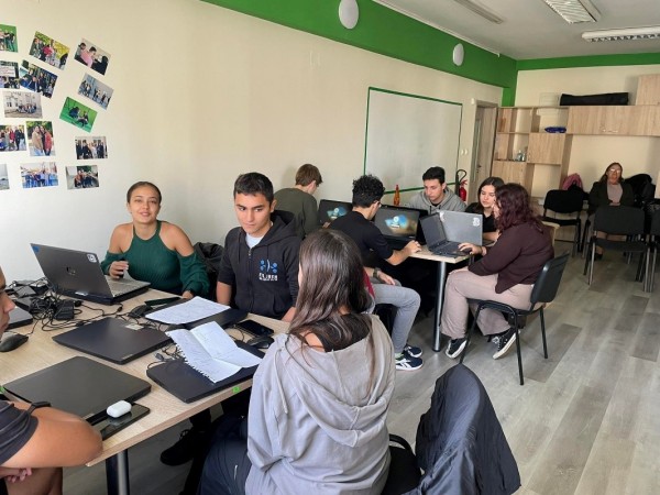 Програмистите на ПМГ представиха наученото в Италия в открит урок