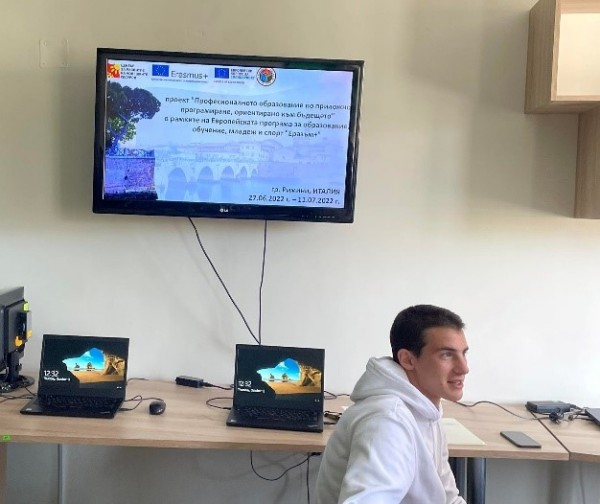 Програмистите на ПМГ представиха наученото в Италия в открит урок