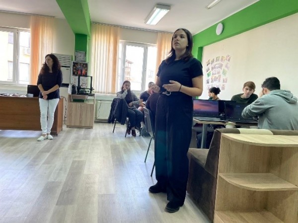 Програмистите на ПМГ представиха наученото в Италия в открит урок