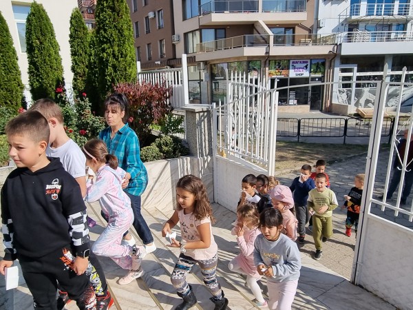 Учение за евакуация при пожар направиха в ОУ “Св. Паисий Хилендарски“