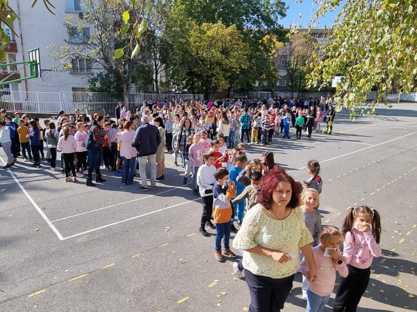 Учение за евакуация при пожар направиха в ОУ “Св. Паисий Хилендарски“
