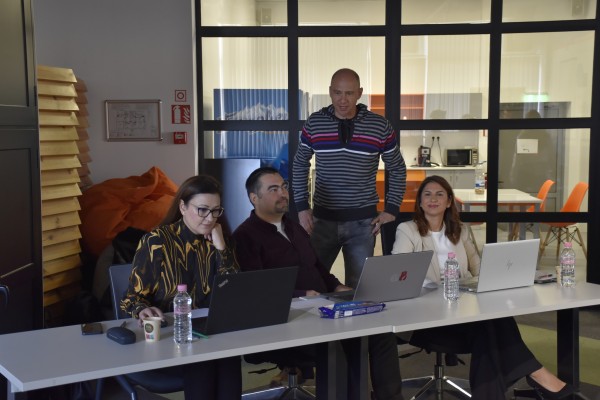 “Високотехнологични решения за градове и общности“ търсиха ученици на ПГЛПТ в Иновативен лагер в София